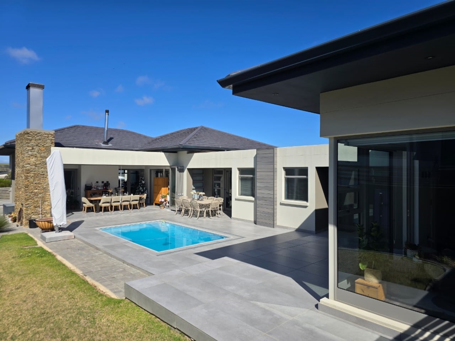 4 Bedroom Property for Sale in Oubaai Western Cape